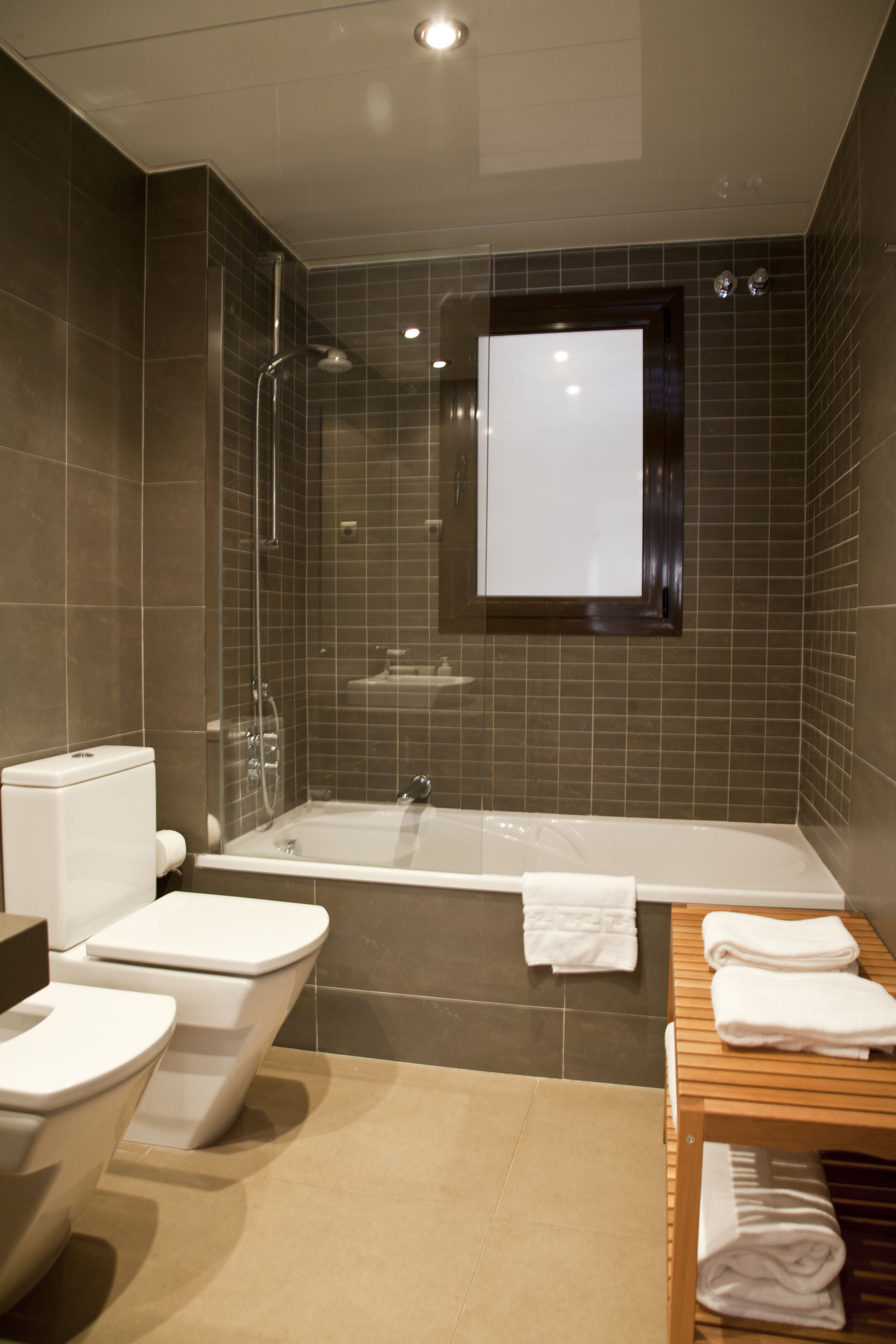 duplex apartment, 2 bedrooms, patio | bathroom | shower, hair dryer, slippers, bidet