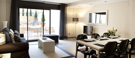 Duplex Apartment, 2 Bedrooms, Patio | Living room | 32-inch LCD TV with digital channels, TV