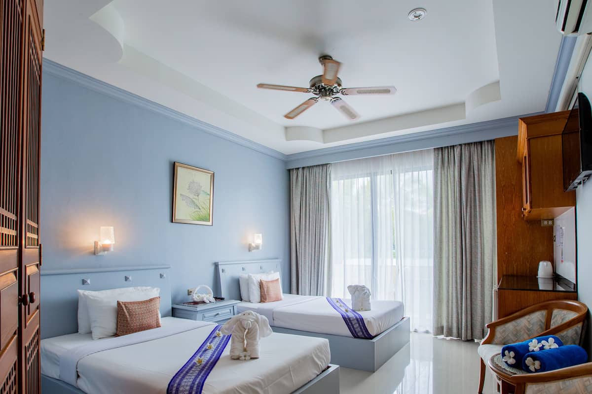 Habitación Deluxe con 2 camas individuales | Minibar, camas supletorias, wifi gratis y ropa de cama