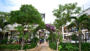 Property entrance - In On The Beach (Karon)