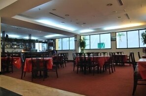 A restaurant with tables and chairs, large windows, and a bar area. - Swings & Pillows - Histana I-City (Klang)