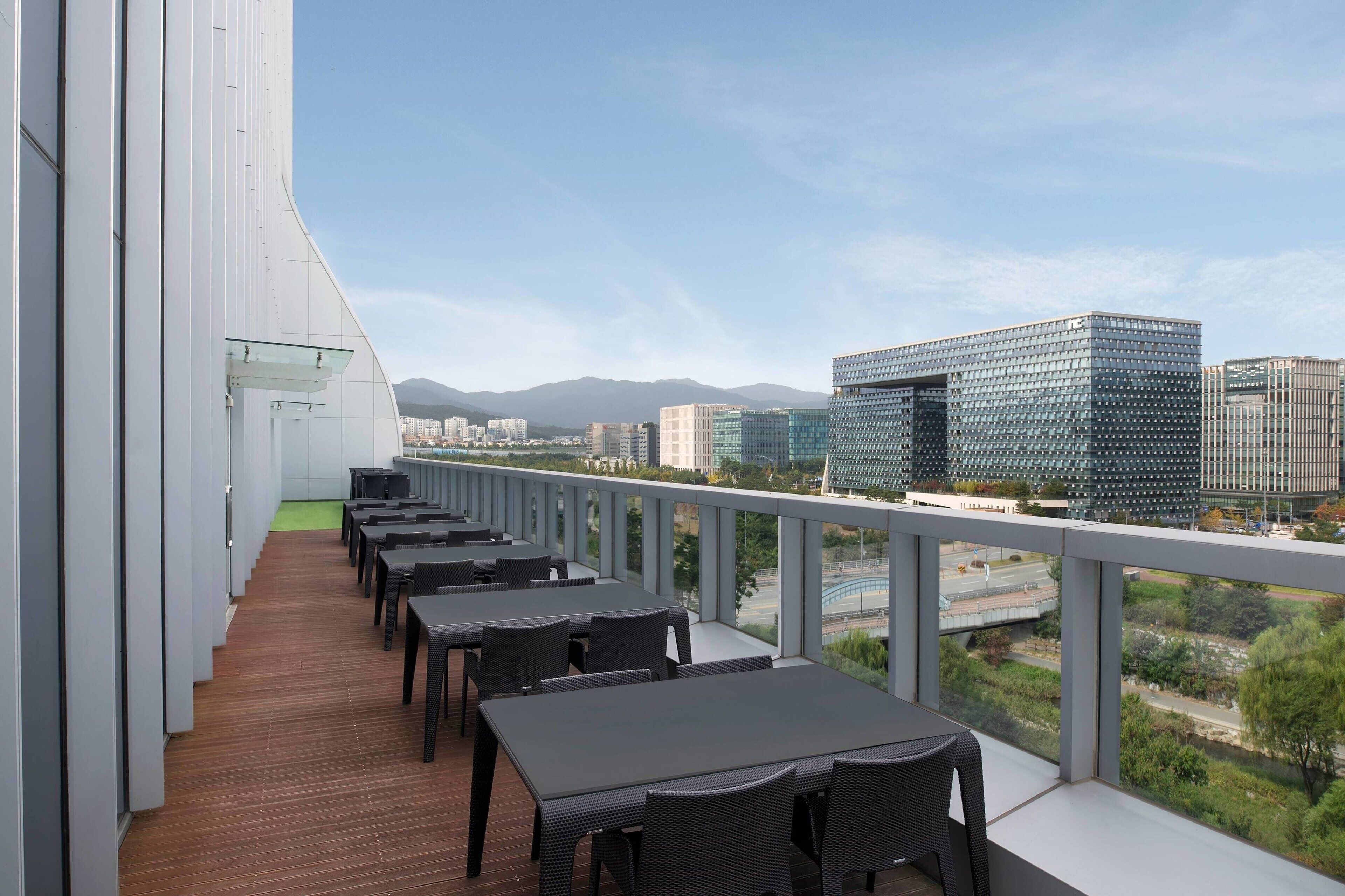 breakfast, lunch and dinner served