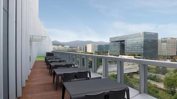 S'hi serveixen esmorzars, dinars i sopars