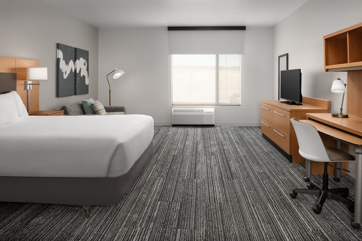 Studio, 1 Queen Bed with Sofa bed, Smoking | 1 bedroom, premium bedding, in-room safe, desk