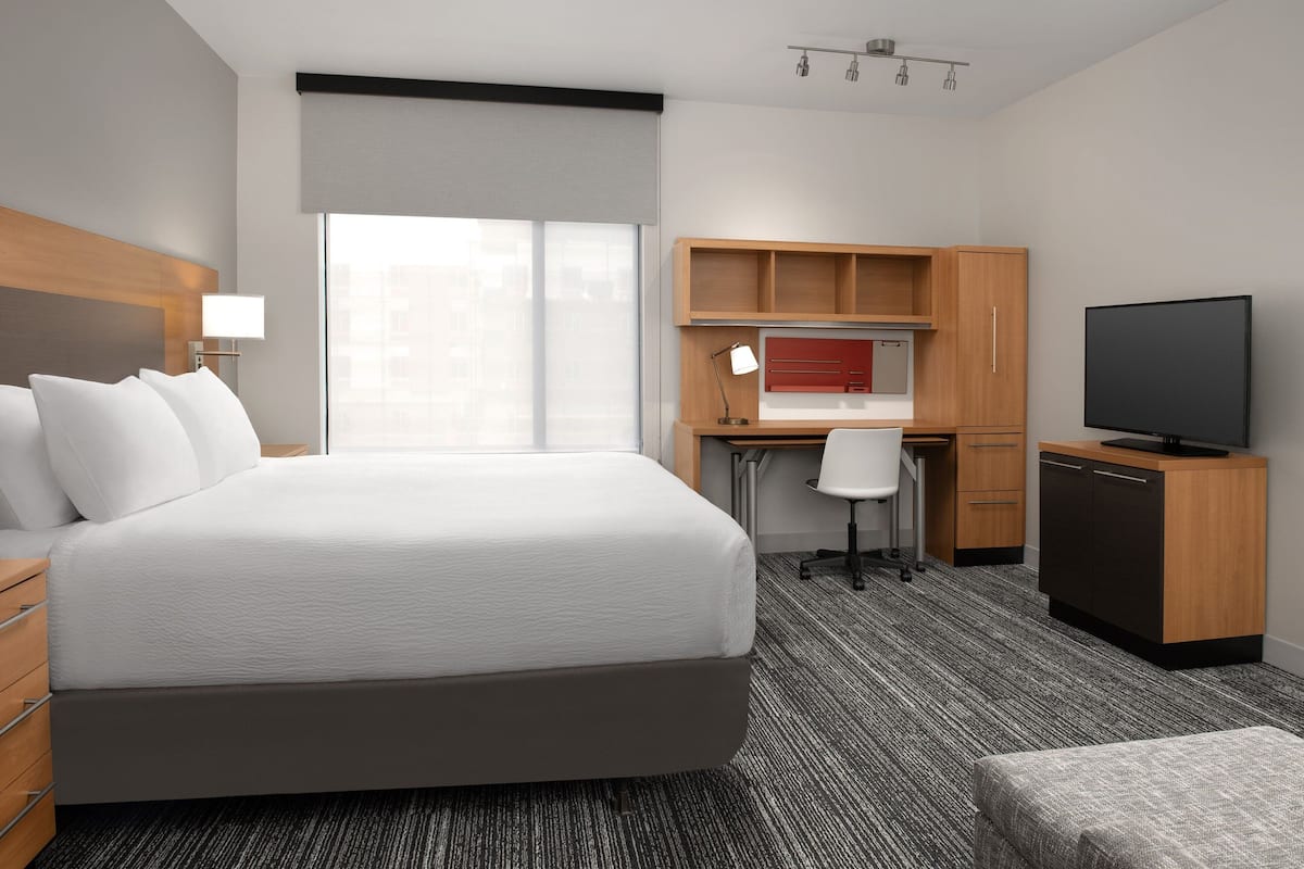 1 bedroom, premium bedding, in-room safe, desk