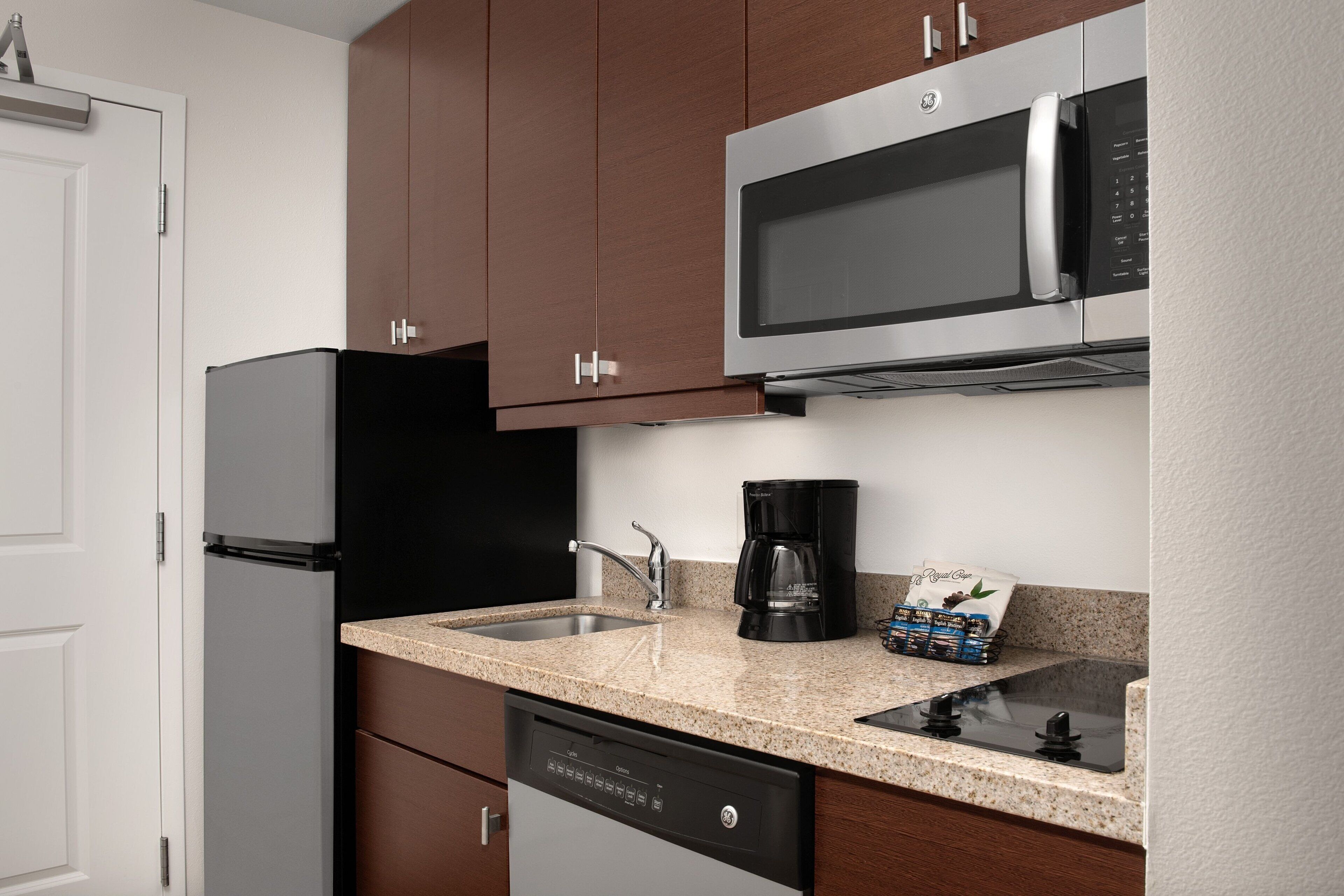 fridge, microwave, stovetop, dishwasher