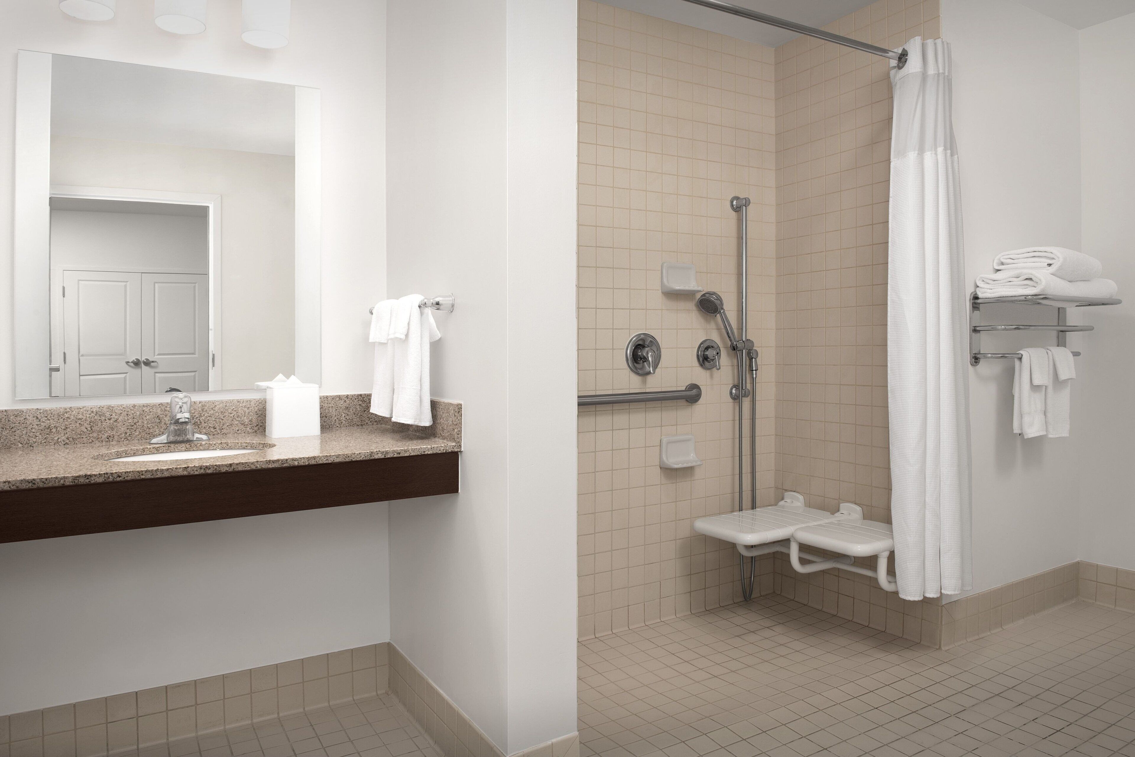 suite, 1 bedroom | bathroom | combined shower/bathtub, designer toiletries, hair dryer, towels