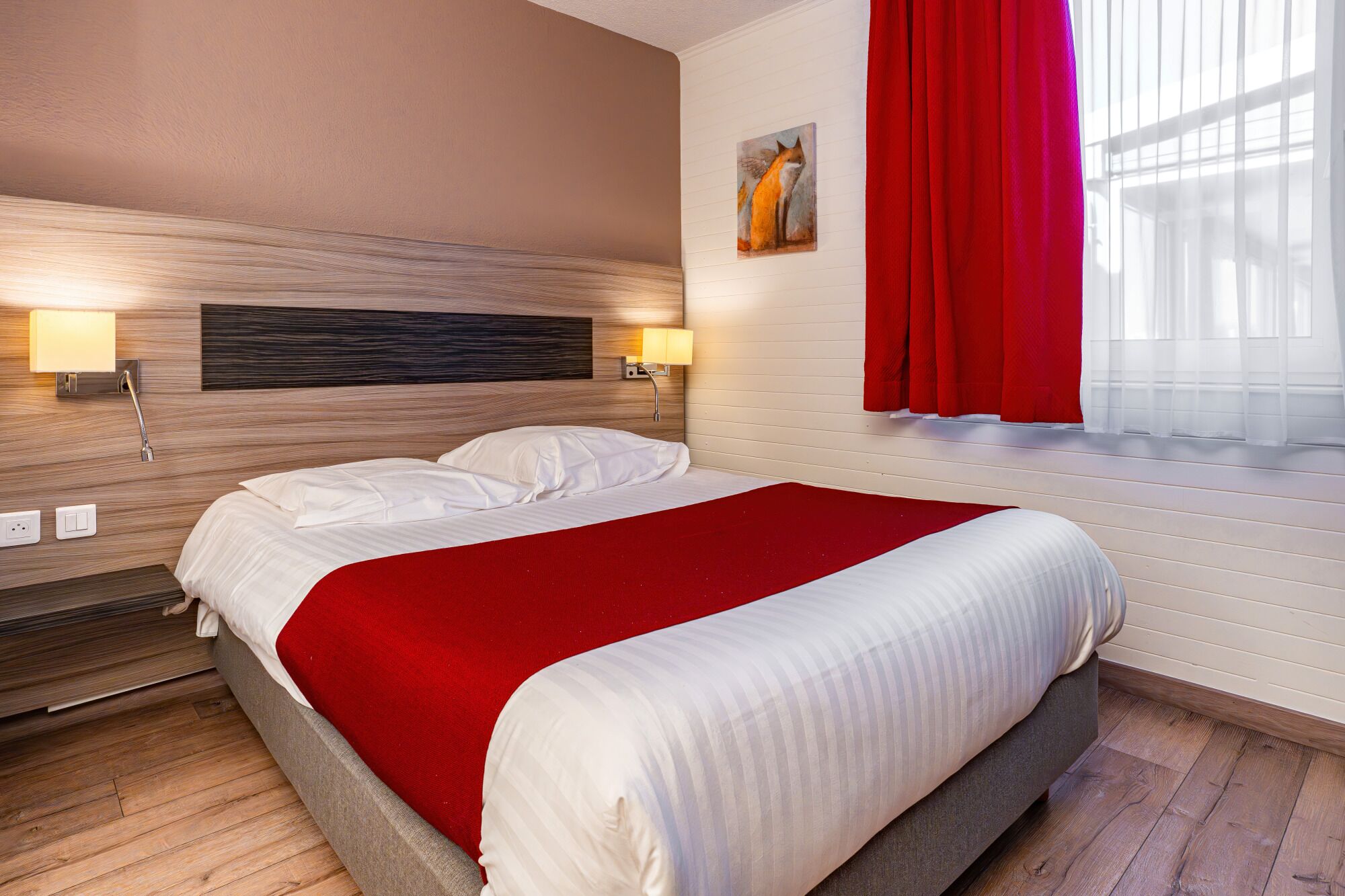 double room | desk, soundproofing, free wifi, bed sheets