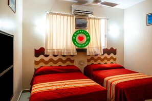 Double Room | In-room safe, iron/ironing board, free WiFi - Hotel Zihua Express (Zihuatanejo)