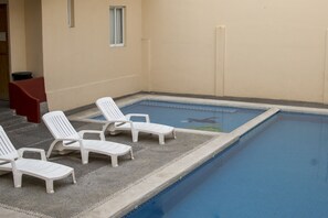 Outdoor pool - Hotel Zihua Express (Zihuatanejo)