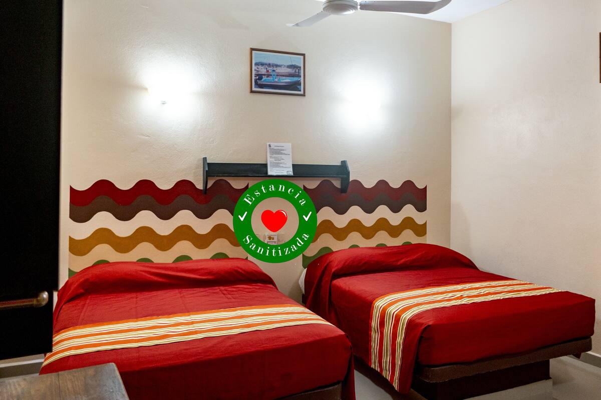 Double Room | In-room safe, iron/ironing board, free WiFi