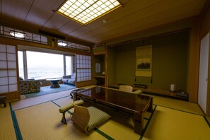 Yachiyo, Non Smoking | Minibar, desk, bed sheets - Wakamatsu Hot Spring Resort (Hakodate)