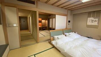 1 bedroom, minibar, desk, bed sheets