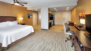 Studio Suite, 1 King Bed | In-room safe, desk, blackout drapes, free WiFi