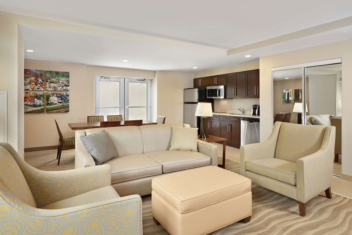 Living area | 55-inch flat-screen TV with cable channels, TV