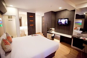 Minibar, caja fuerte, escritorio y camas supletorias