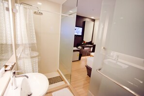 샤워 시설, 레인폴 샤워기, 무료 세면용품, 헤어드라이어