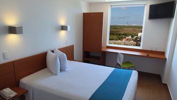 Superior Room, 1 Queen Bed | Desk, blackout drapes, free cribs/infant beds, free WiFi