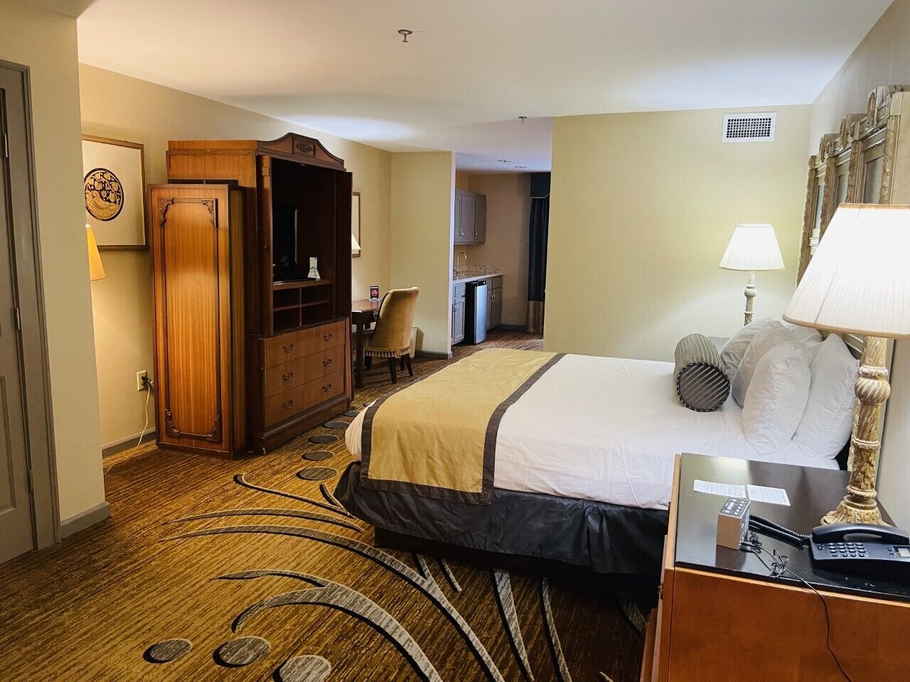 grand suite | blackout curtains, iron/ironing board, free wifi, bed sheets