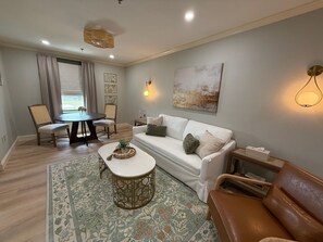 Signature Suite | Living area - Hotel 27  (Greenville)