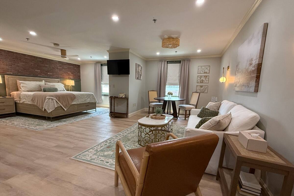 Signature Suite | Blackout drapes, iron/ironing board, WiFi (free), bed sheets
