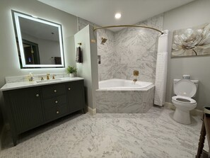 Signature Suite | Bathroom | Free toiletries, hair dryer, towels, soap - Hotel 27  (Greenville)