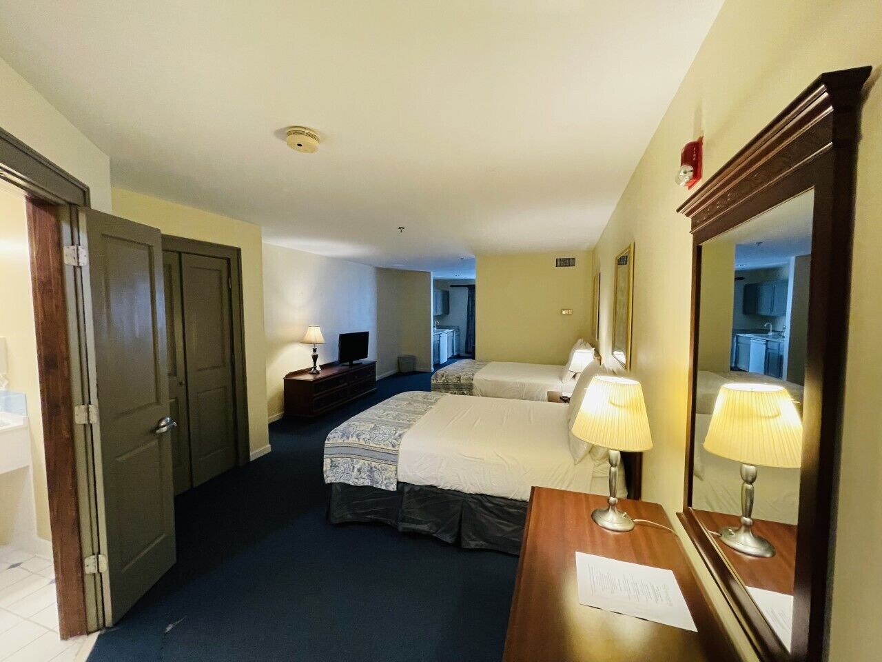 classic suite | blackout curtains, iron/ironing board, free wifi, bed sheets