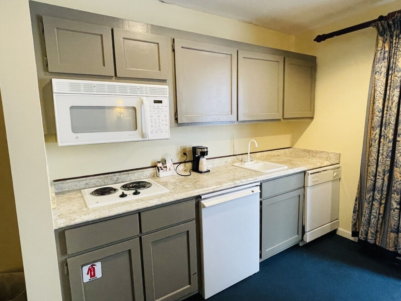 classic suite | blackout curtains, iron/ironing board, free wifi, bed sheets