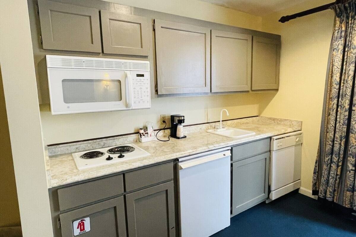 classic suite | blackout curtains, iron/ironing board, free wifi, bed sheets