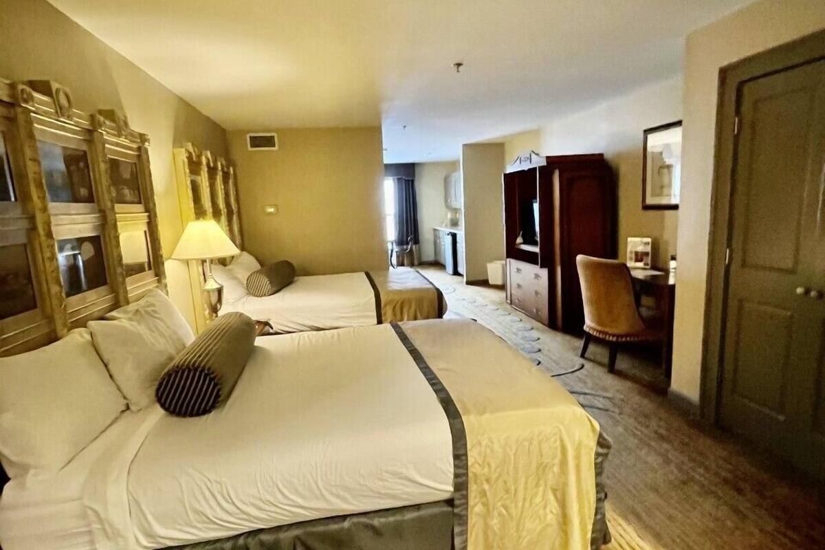 grand suite | blackout curtains, iron/ironing board, free wifi, bed sheets