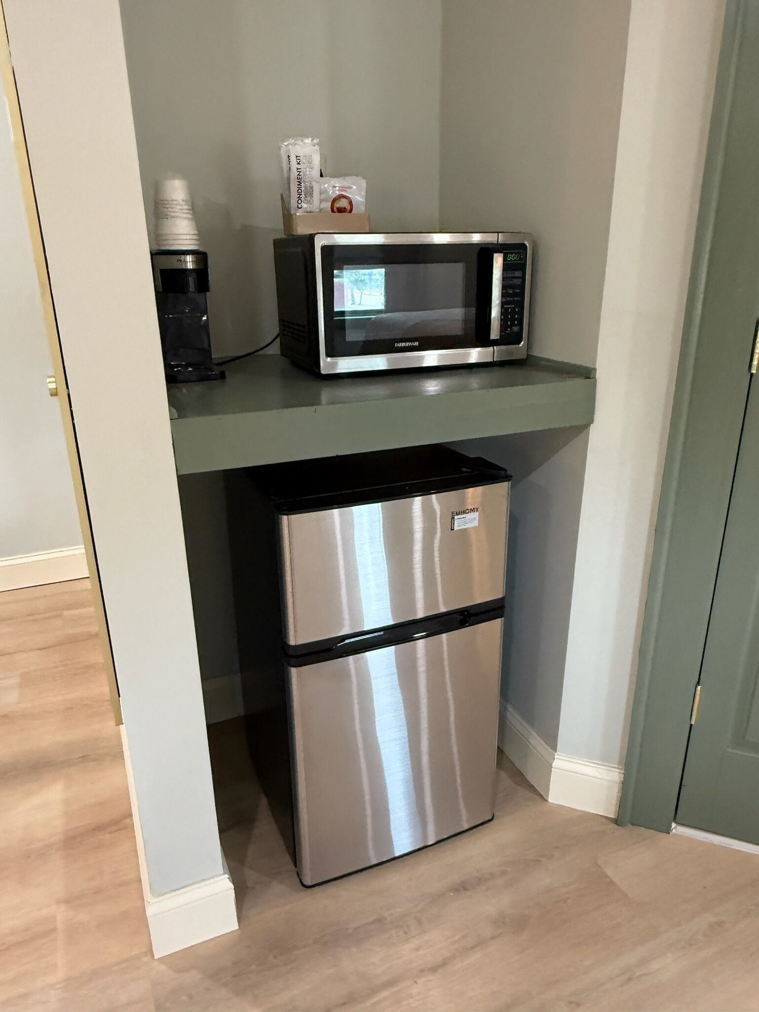 Mini fridge