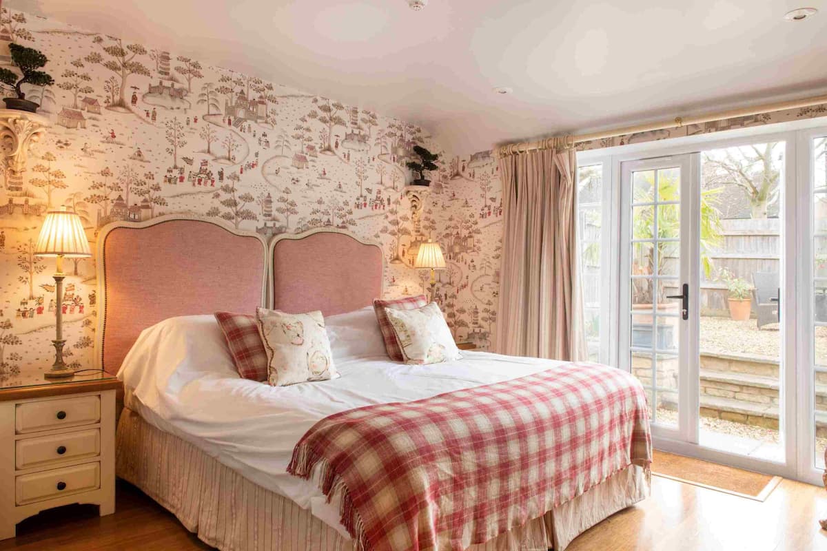 Superior Double or Twin Room, Ensuite, Garden View (The Wadenhoe)