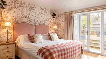 Superior Double or Twin Room, Ensuite, Garden View (The Wadenhoe) | 1 bedroom, travel crib, bed sheets