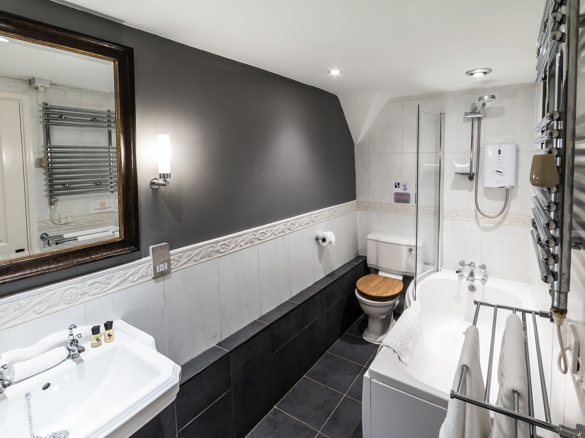 Deluxe-Doppelzimmer, mit Bad (The Elton) | Badezimmer