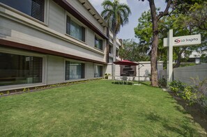 Courtyard - La Sagrita (New Delhi)