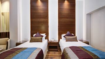 Executive Room | Premium bedding, in-room safe, iron/ironing board, free WiFi