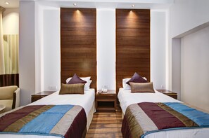 Executive Room | Premium bedding, in-room safe, iron/ironing board, free WiFi - La Sagrita (New Delhi)