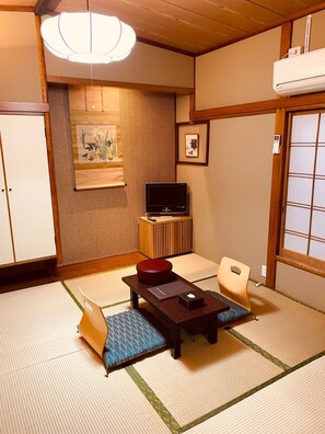 Japanese Style Twin Room, Non Smoking | Free WiFi, bed sheets
