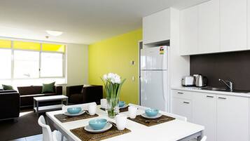 Departamento, 5 habitaciones | Escritorio, tabla de planchar con plancha y internet por cable