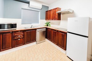 Family Apartment - Not Pet Friendly | Private kitchen | Fridge, coffee/tea maker, dining tables - Country 2 Coast Coffs Harbour Motor Inn (Coffs Harbour)