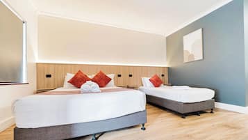 Familieleilighet | Skrivebord, lydisolert, strykejern/-brett og barnesenger