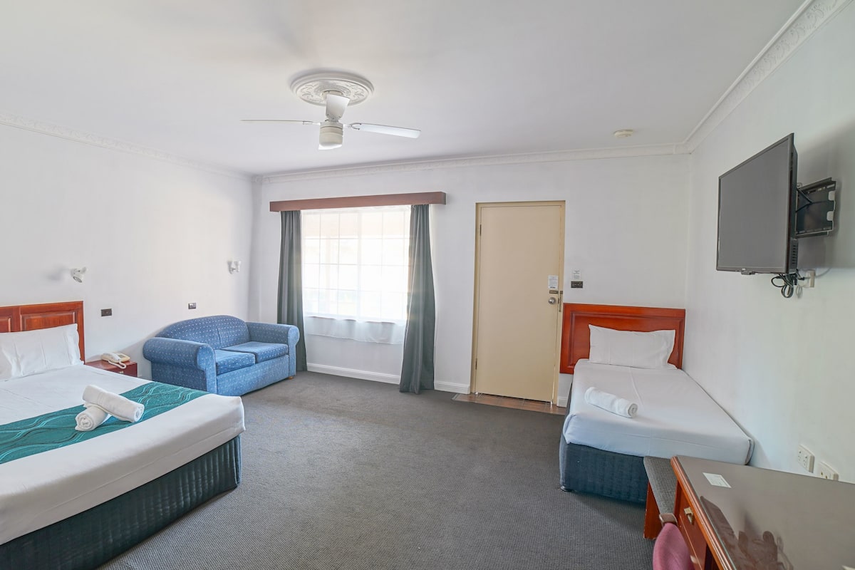 Executive Deluxe Room - Not Pet Friendly | Desk, soundproofing, iron/ironing board, cribs/infant beds