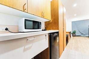 Premium bedding, individually decorated, individually furnished, desk - Country 2 Coast Coffs Harbour Motor Inn (Coffs Harbour)