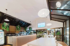 Bar (on property) - Country 2 Coast Coffs Harbour Motor Inn (Coffs Harbour)