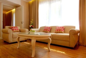 Cofres nos quartos, quartos à prova de som, Wi-Fi de cortesia