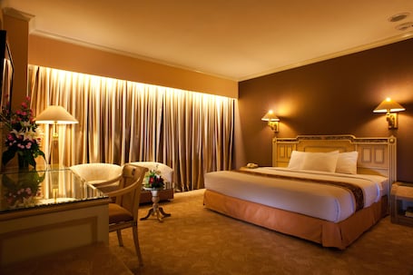 In-room safe, soundproofing, free WiFi