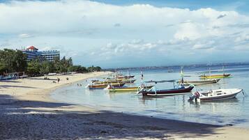 Pantai di sekitar