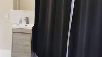 Double Private, 1 Double Bed, Private Bathroom | Kostenloses WLAN