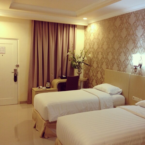 Deluxe Room | Premium bedding, pillow-top beds, in-room safe, desk