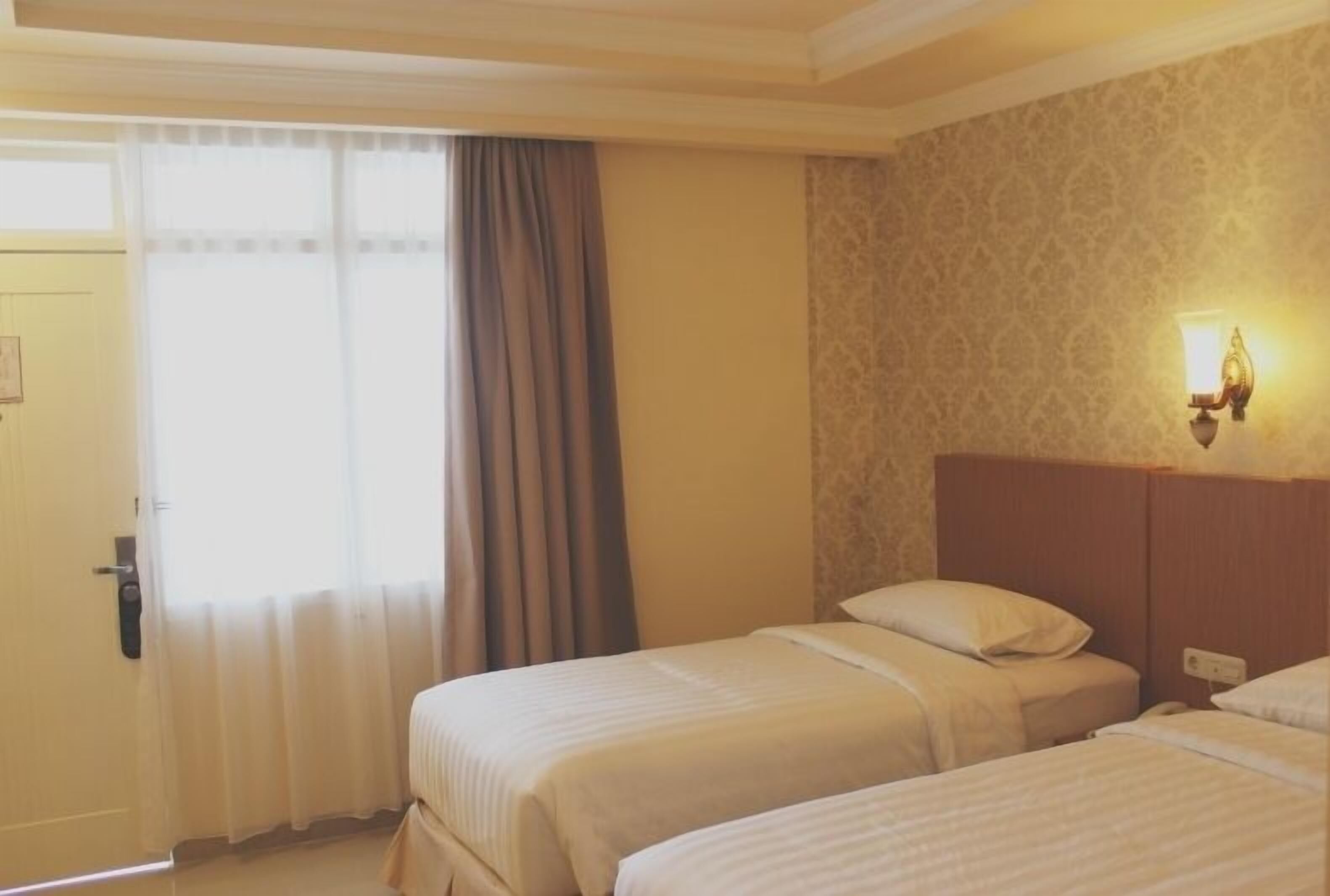 Premium bedding, pillow-top beds, in-room safe, desk